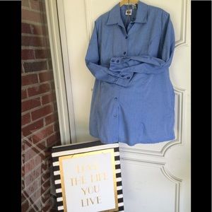 Maternity Button up Size M